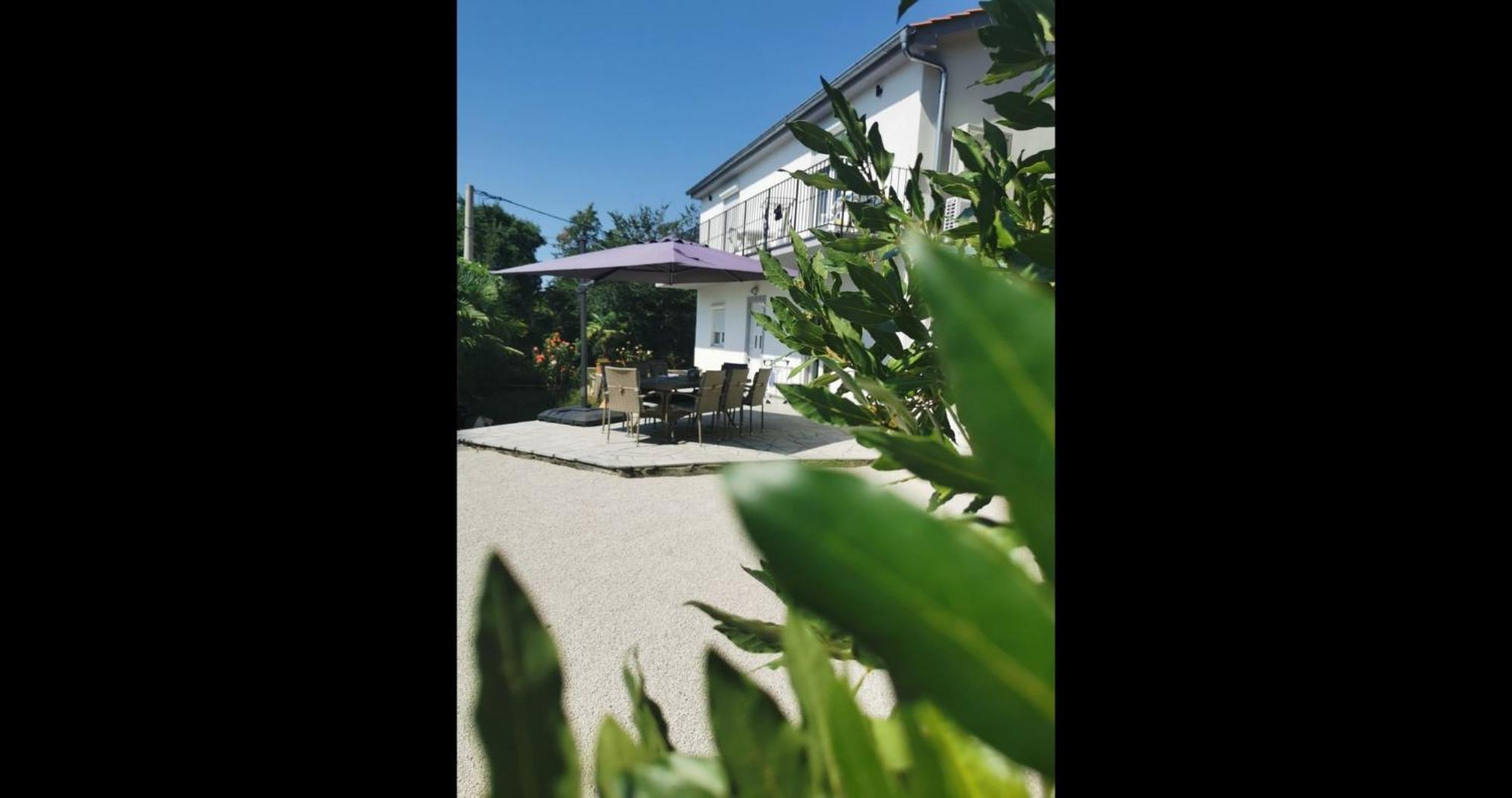 Apartmani Foresta Kras エクステリア 写真